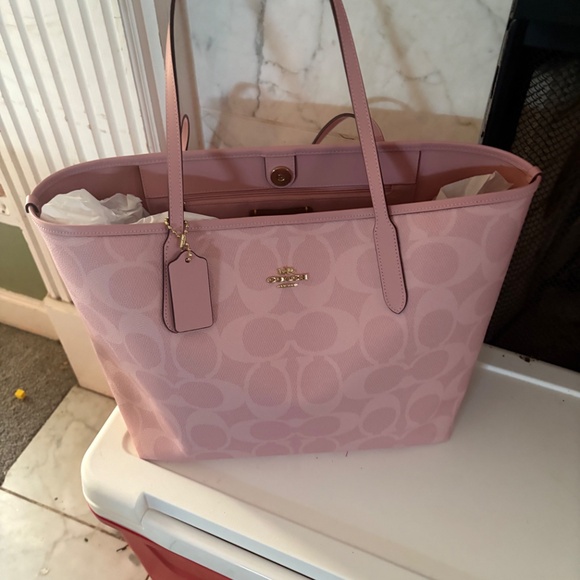 City Tote Bag In Signature Canvas - Picture 11 of 14